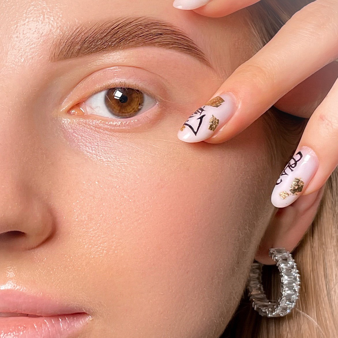 Regulacja i koloryzacja brwi